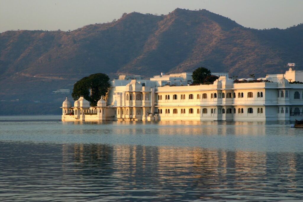 udaipur-2311788_1280-1